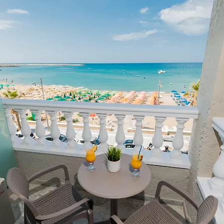 Готель Birais 3*