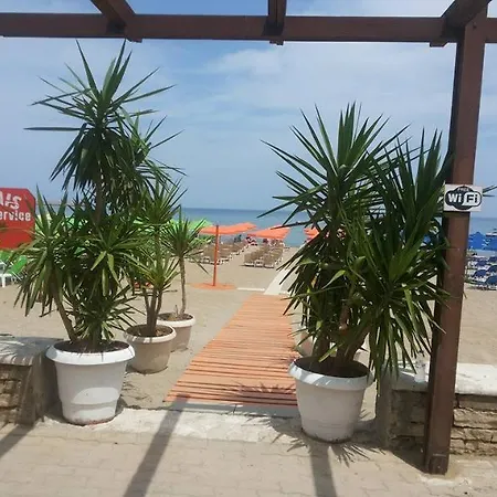 Birais Hotel Rétino